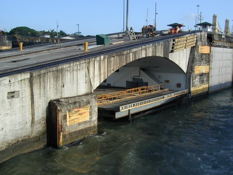 Car 'bridge' open at ocean level of Gatun Locks